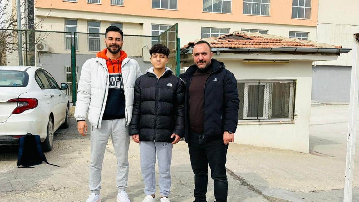 Türkiye Şampiyonası Judo Yıldızlar Yarışmasında İkinci Olan Öğrencimiz Bekir Çimen'i Tebrik Ediyoruz
